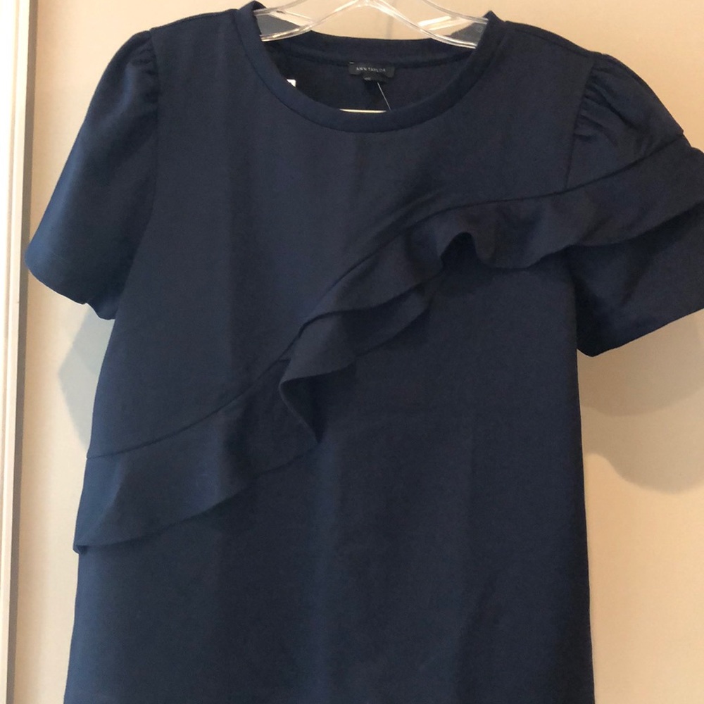 Ann Taylor ruffle front shirt Med NWT in navy